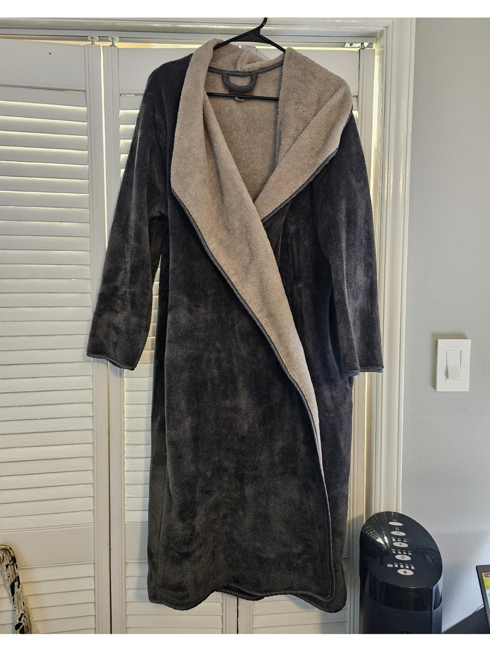 READ DESCRIPTION Koolaburra by UGG Women’s Long Robe Coat L Gray/Beige Pockets